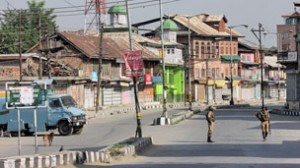 kashmir_curfew_strike