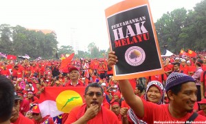 Najibdefendsredsbardismayed1