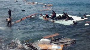 refugees boat sink