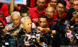 yrsaybumisleftbythewayside